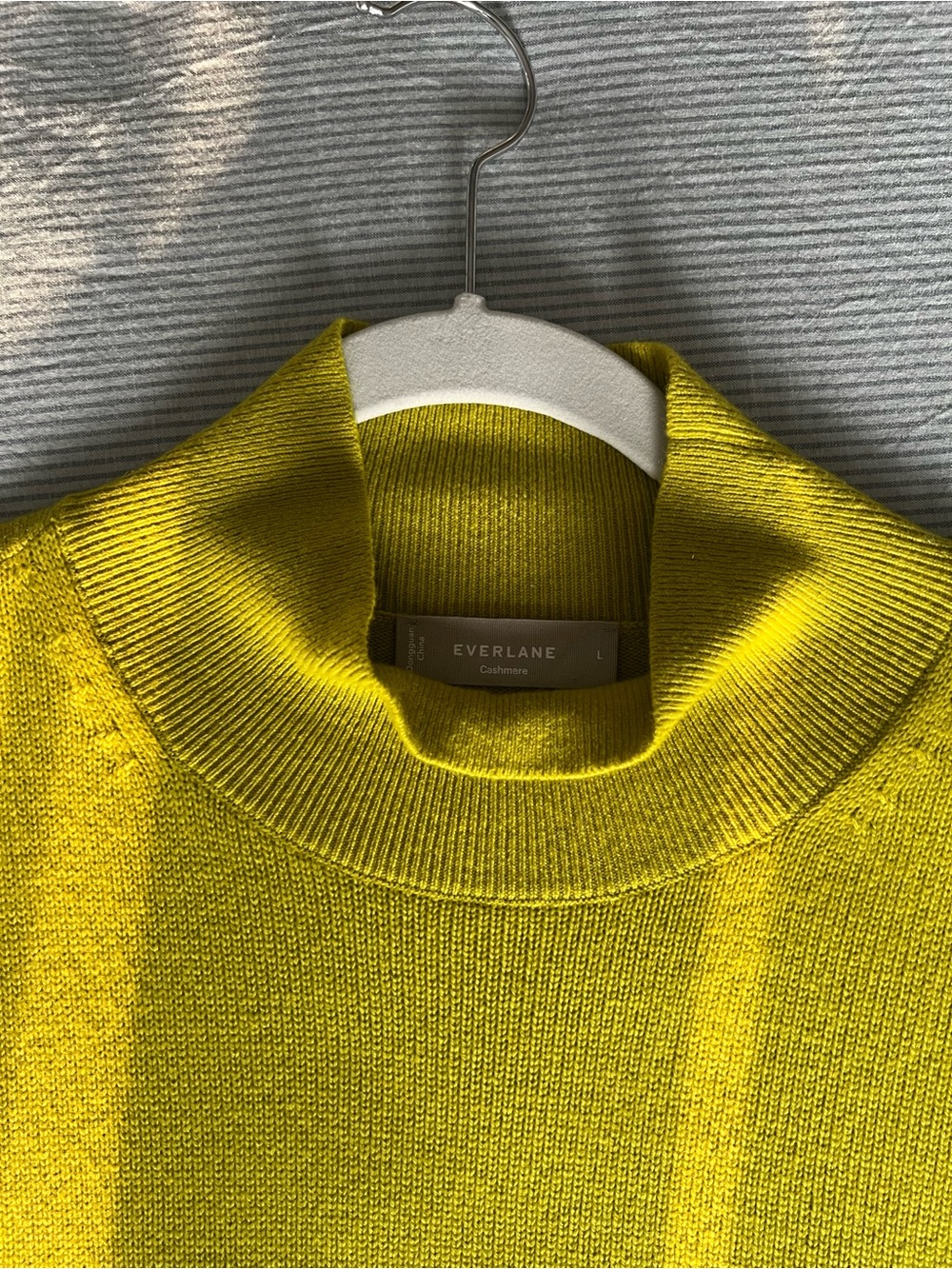 Everlane 100% cashmere chartreuse sweater - Picture 5 of 5